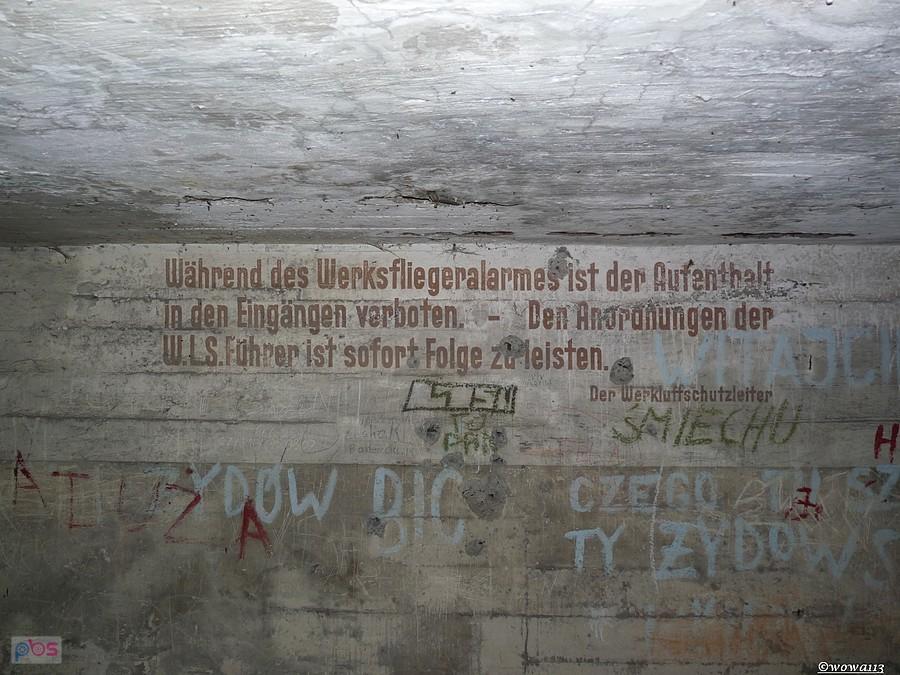 Niemieckie napisy w schronie przeciwlotniczym