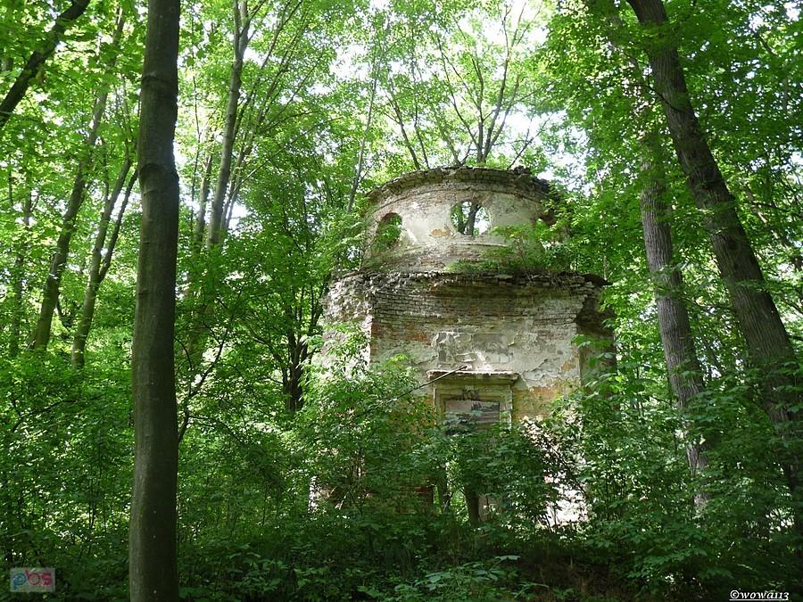 Ruiny mauzoleum Hohenlohe-Öhringen w Sławięcicach