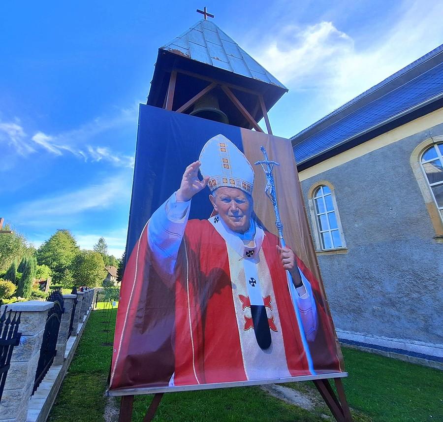 Dzwonnica na dawnym kościele ewangelickim w Bukowcu. Ekhm :)