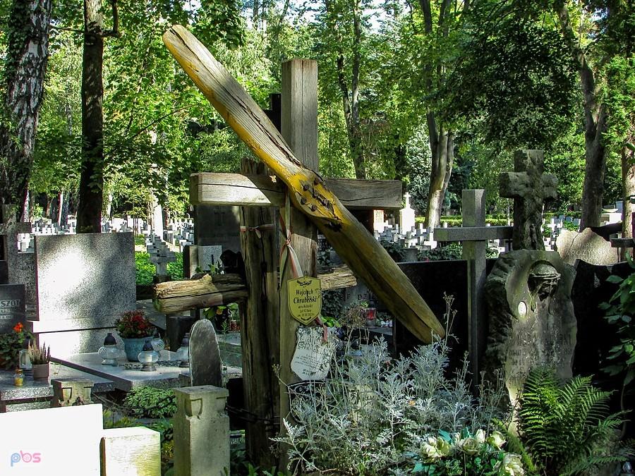 Grób pilota z okresu międzywojennego