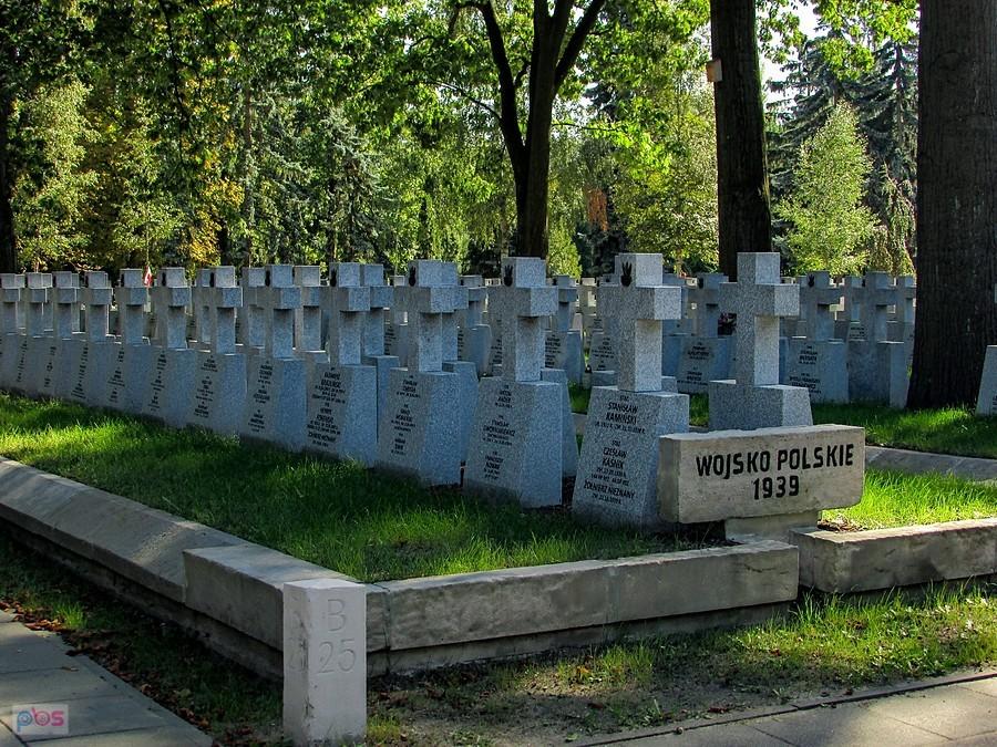 Odnowione groby obrońców 1939 roku
