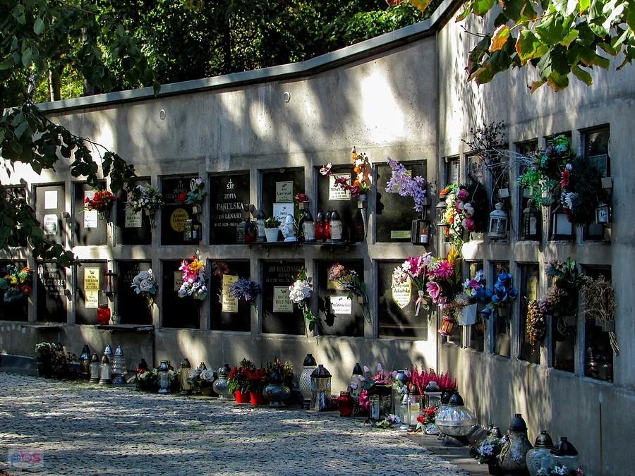 Stare kolumbarium na Powązkach Wojskowych