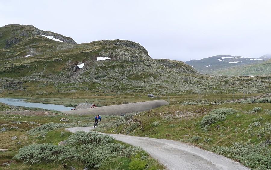 Ta betonowa "rura" to nic innego jak tunel kolejowy
