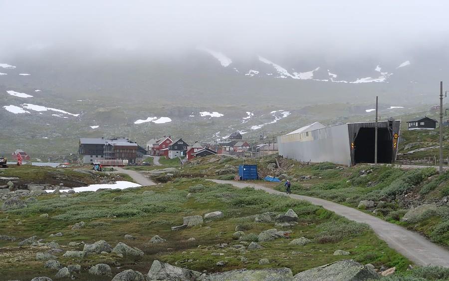 Dojechaliśmy do wioski Finse, lezącej na 1222 m.n.p.m