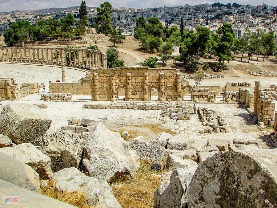 Jerash - zachowany fragment muru targowiska