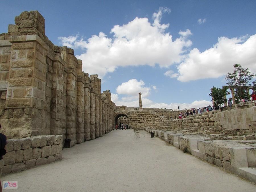 Jerash - aleja przy murach hipodromu