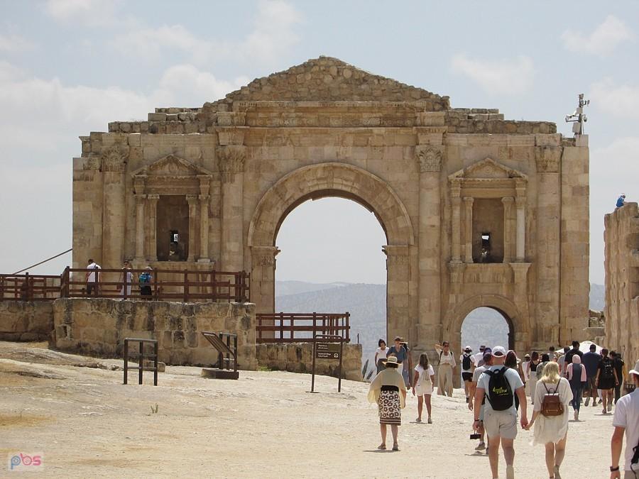 Jerash - przy łuku cesarza Hadriana