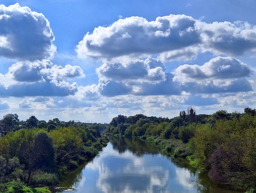 Warta, chmury i poznańska Dębina