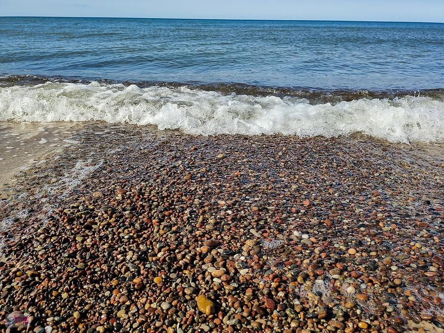Kamienista plaża w Dębinie