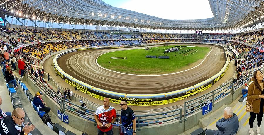 Motoarena w całej okazałości.