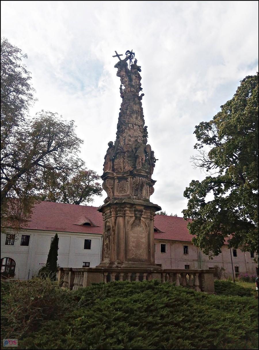 Pomnik Trójcy Świętej w Henrykowie