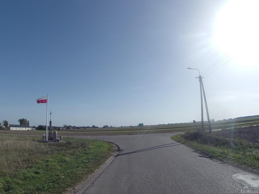 Skrzyżowanie dróg na wsi