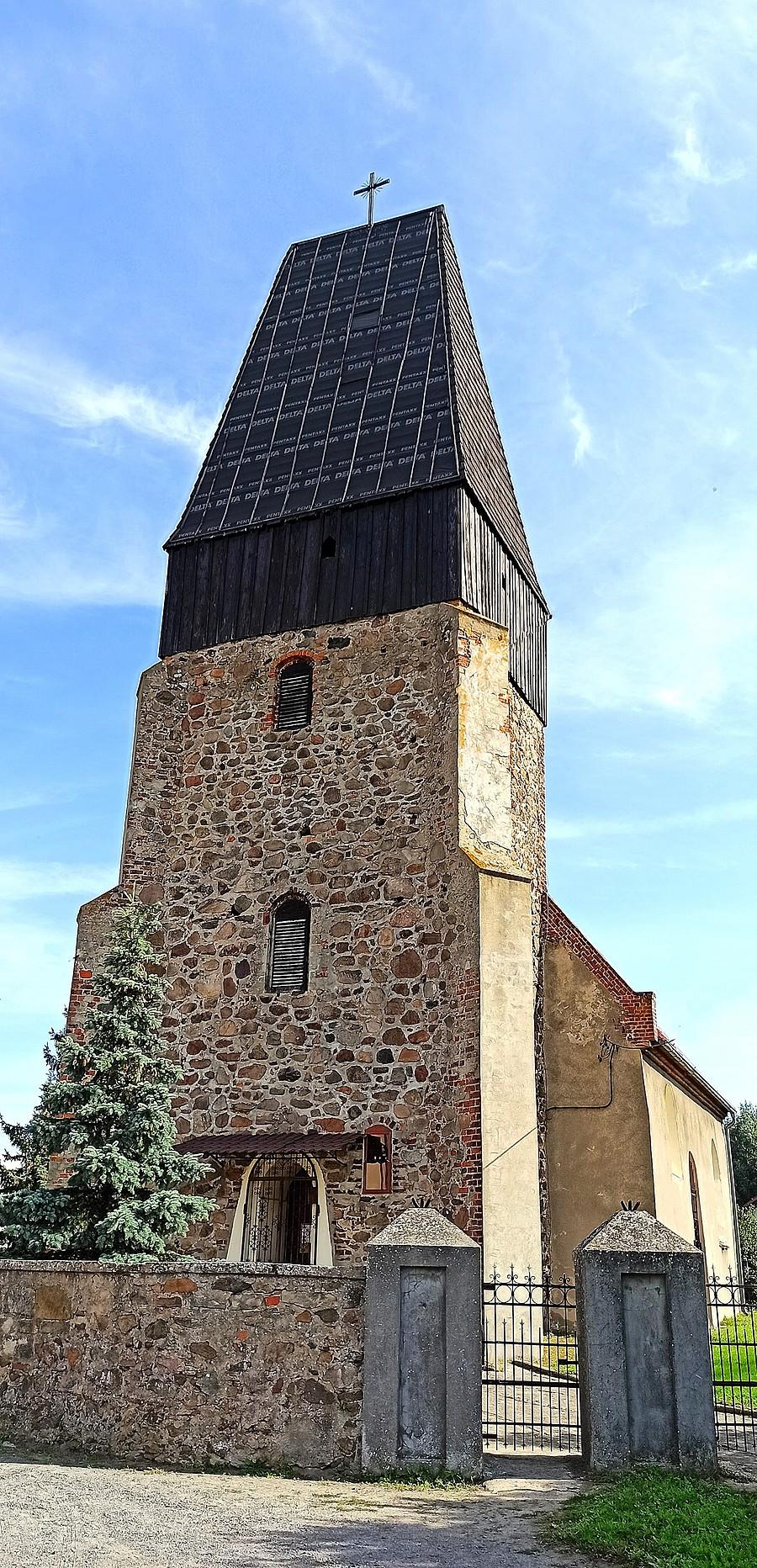 Kamienny kościół z XIII w. w Przecławiu