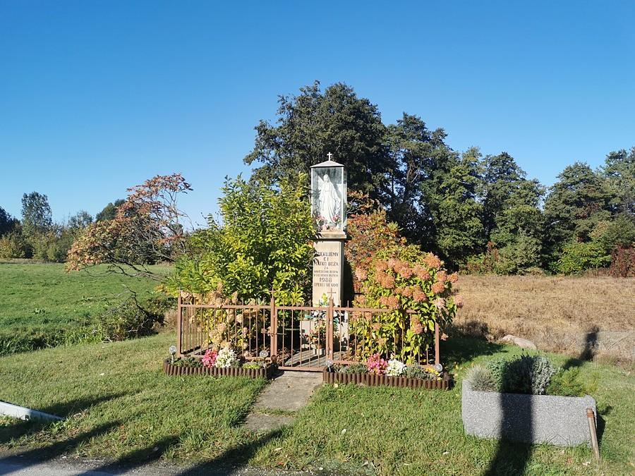 Kapliczka wotywna w Falentach Dużych