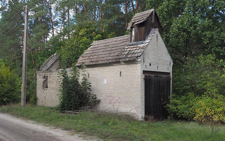 Grotów. Stuletni budynek remizy i aresztu. W pobliżu był budynek żandarmerii
