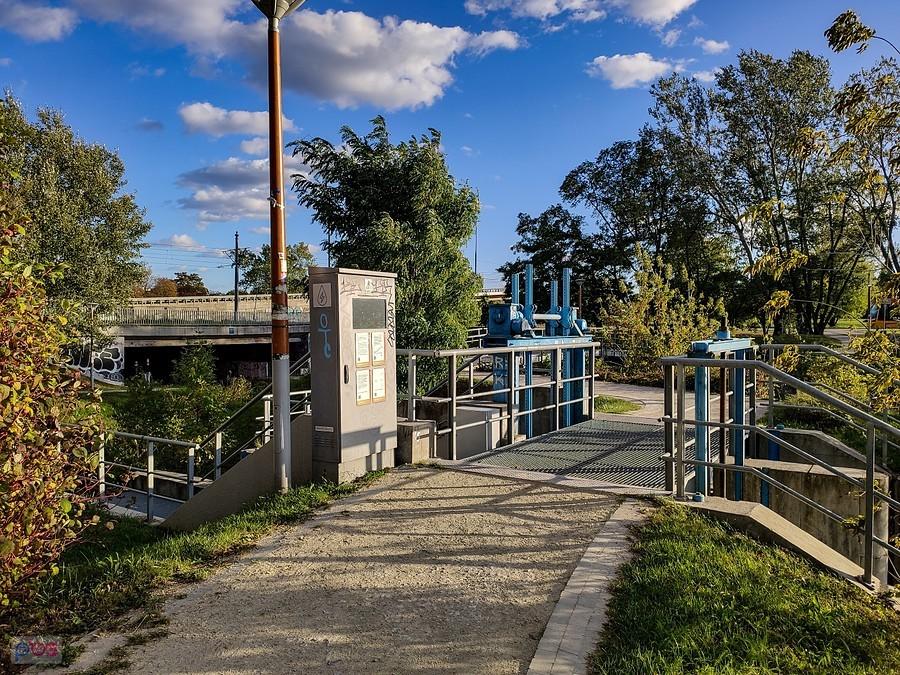 Minielektrownia napędzana turbiną wodną ma moc ok. 3 KW
