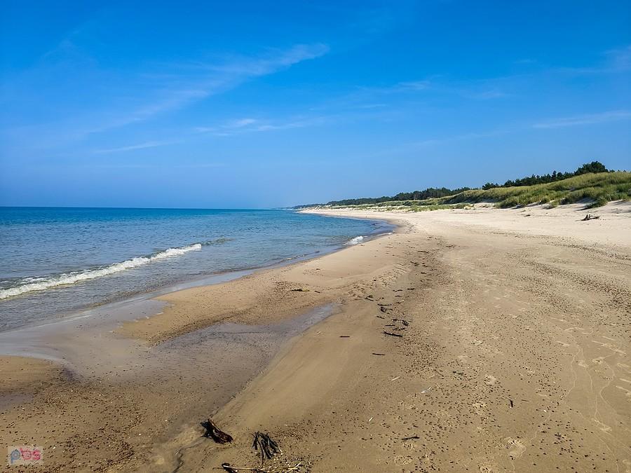 Stąd wychodzi z plaży zielony szlak "Mierzeja Gardnieńska"