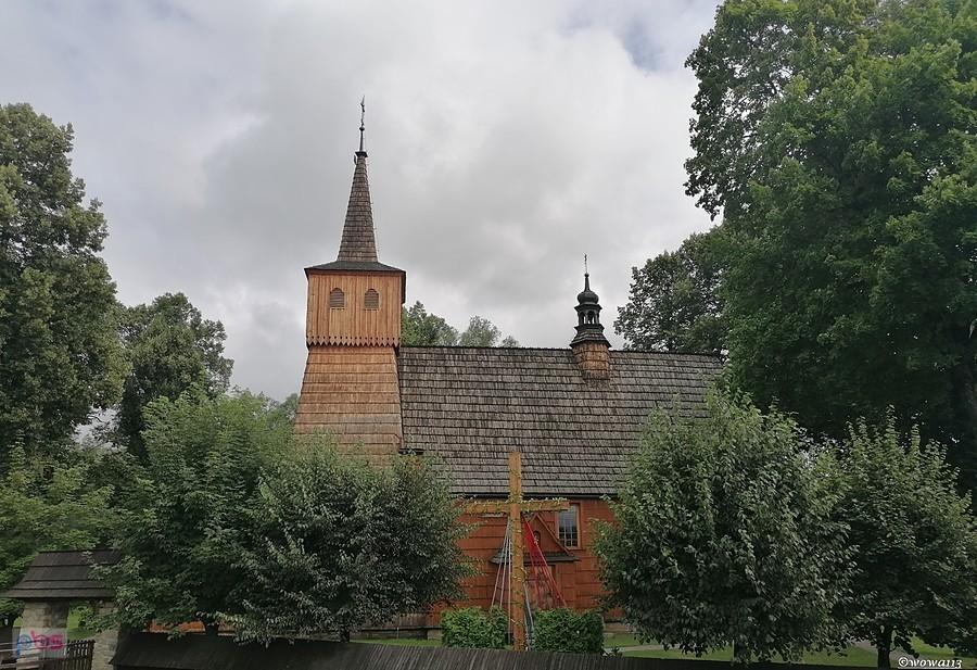 Zabytkowy kościół w Łopusznej