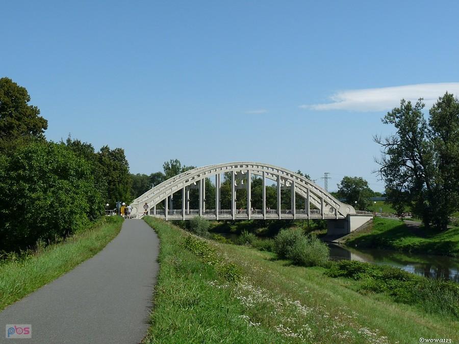 Zabytkowy most nad Olzą