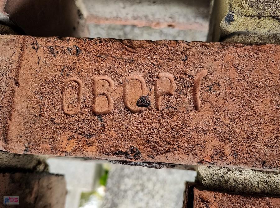 Nietypowy stempel cegielni oborskiej