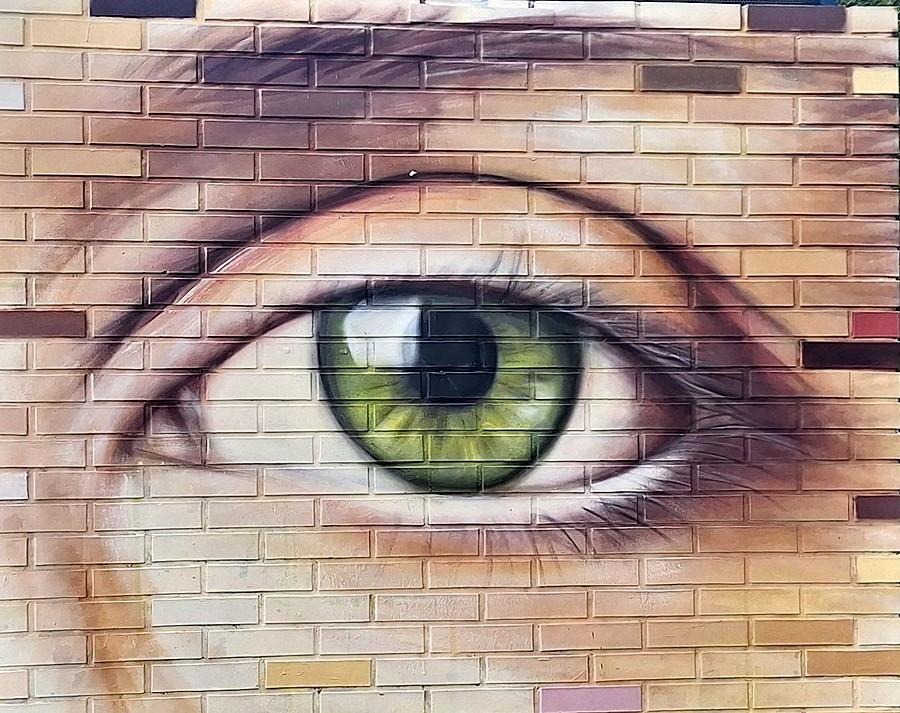 Oko - mural na poznańskiej Malcie