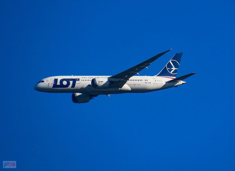 Dreamliner nad Stawami Żabienieckimi