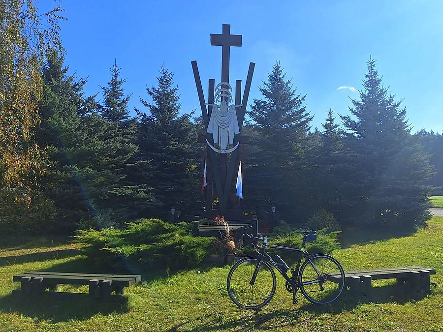 Pod kapliczką w Krajkowie