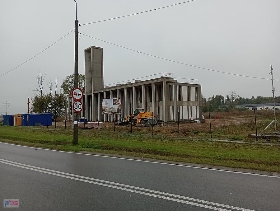 Kościół w Szeligach rośnie. Co prawda przypomina barak z wieżyczką, ale o gustach się nie dyskutuje