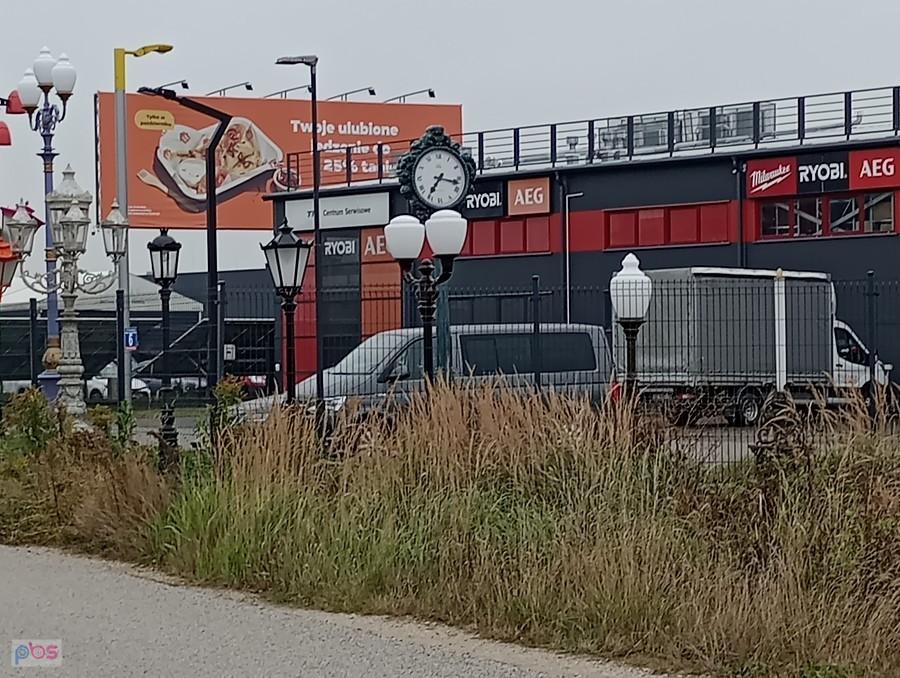 Kontrola czasu. Nawet nie sprawdziłam, ale było parę minut po 9