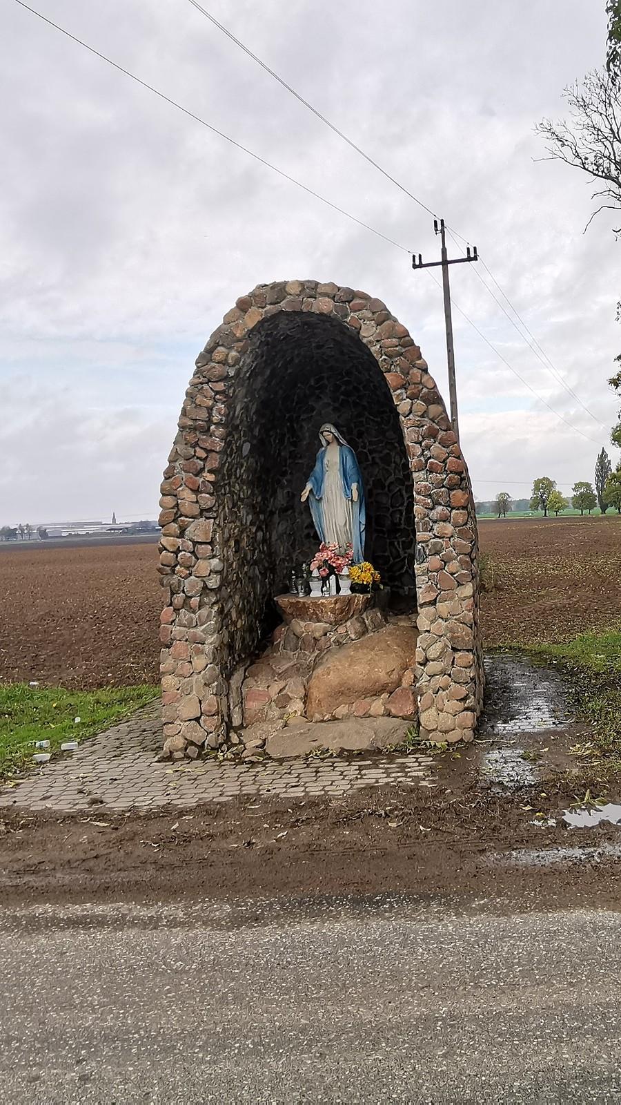 Przydrożna Maryjka