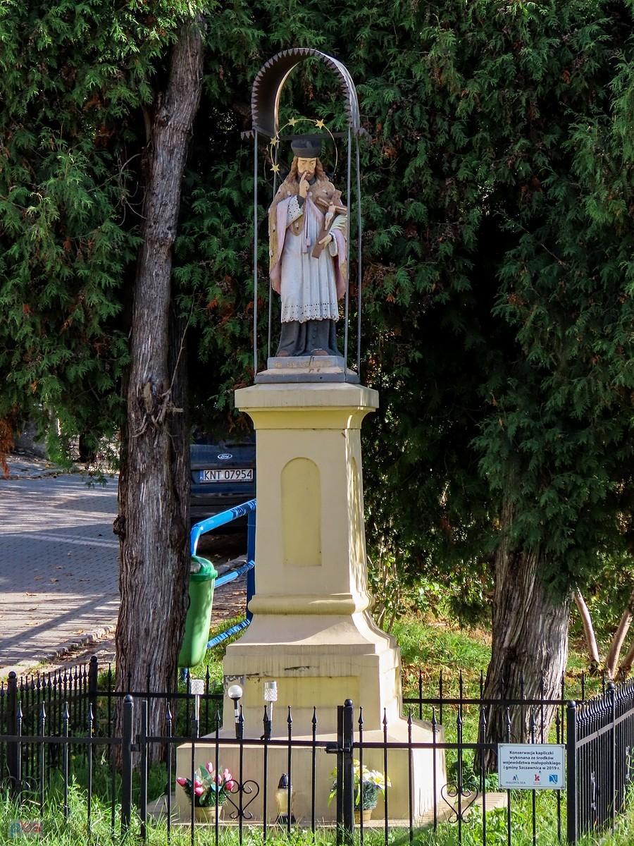Nepomuk dłubie w nosie nad Grajcarkiem