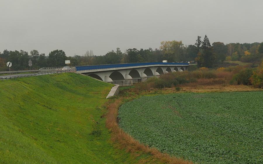 Skwierzyna. Estakada nad terenem zalewowym