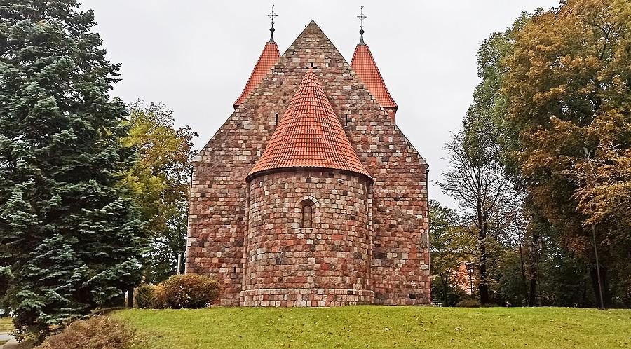 Romańska Bazylika Mniejsza z XII w. w Inowrocławiu (zwana też Ruiną)