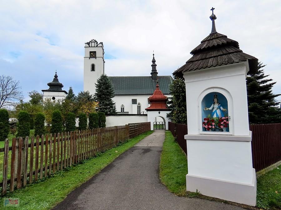 Frydman - wejście do kościoła od strony plebanii