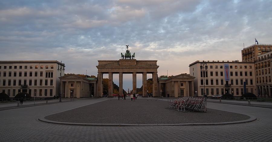 Pariser Platz i Brama Brandenburska w Berlinie