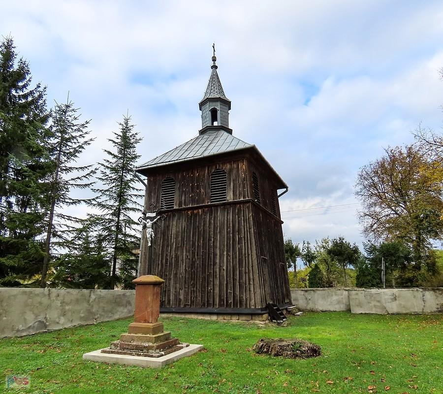 Książ Mały - drewniana dzwonnica z XVIII wieku