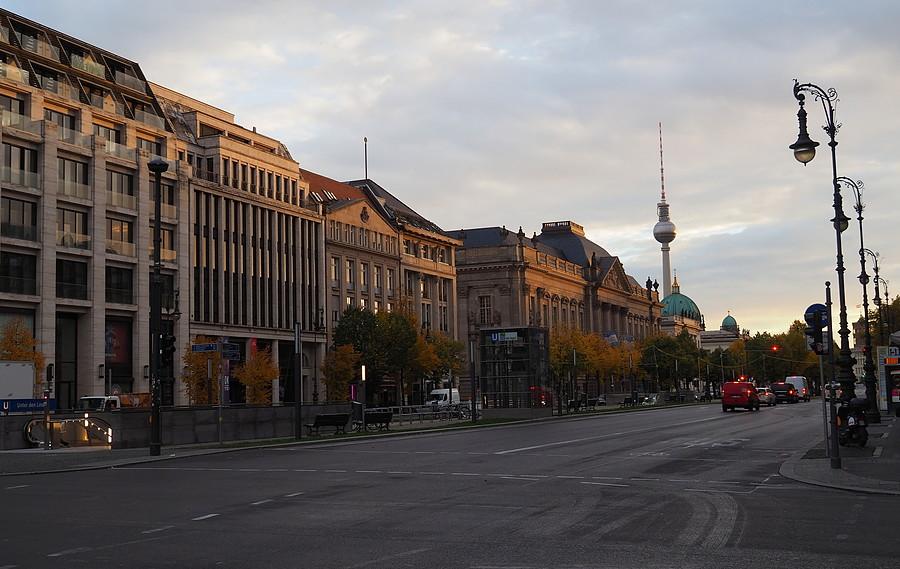 Unter den Linden (pol. aleja Pod Lipami) w Berlinie.