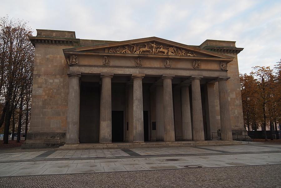 Nowy Odwach (niem. Neue Wache) w Berlinie