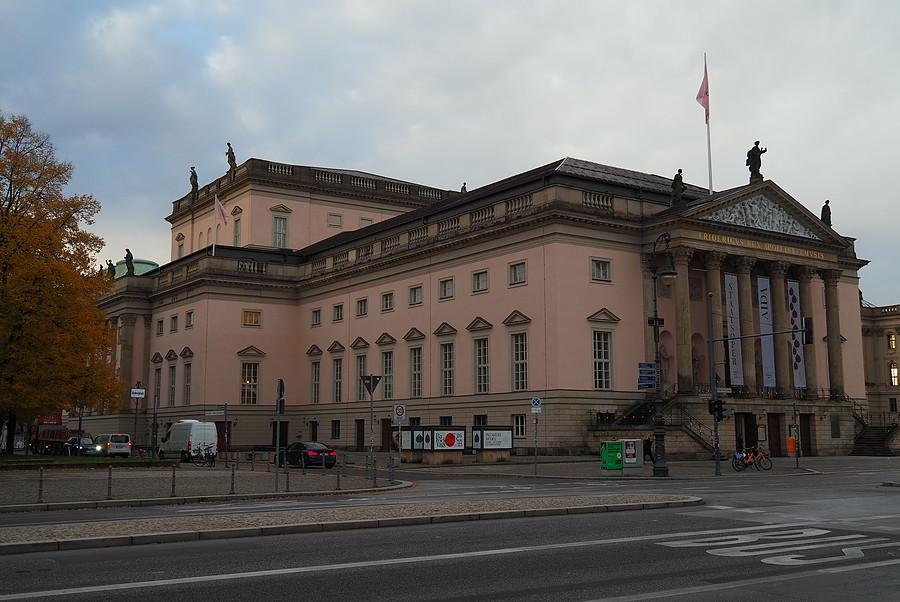 Staatsoper Unter den Linden lub Staatsoper Berlin – najstarszy teatr operowy w Berlinie