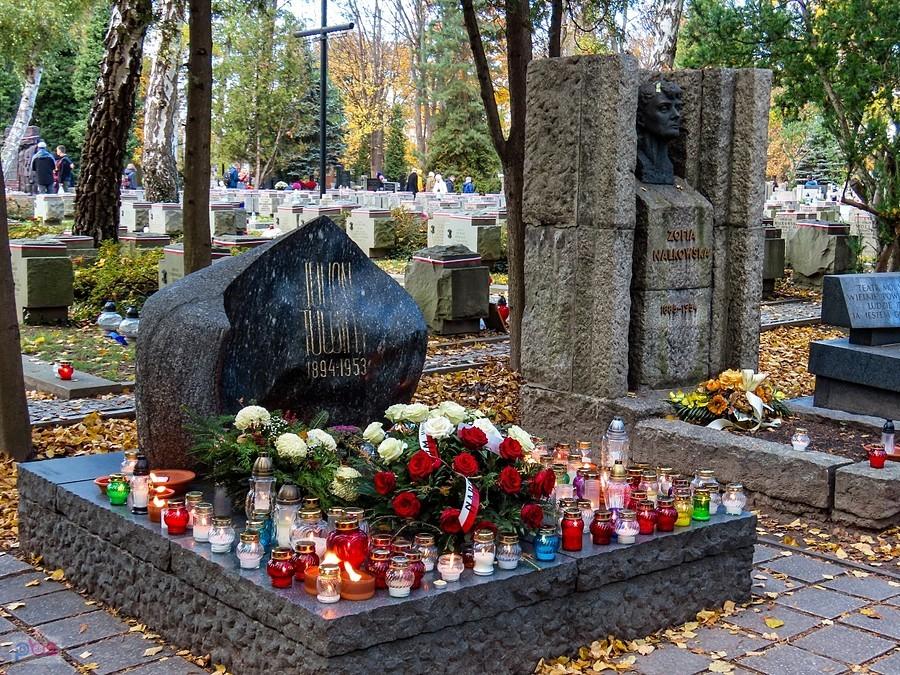Groby Juliana Tuwima i Zofii Nałkowskiej