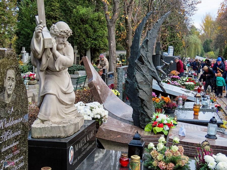 Groby w Alei Zasłużonych
