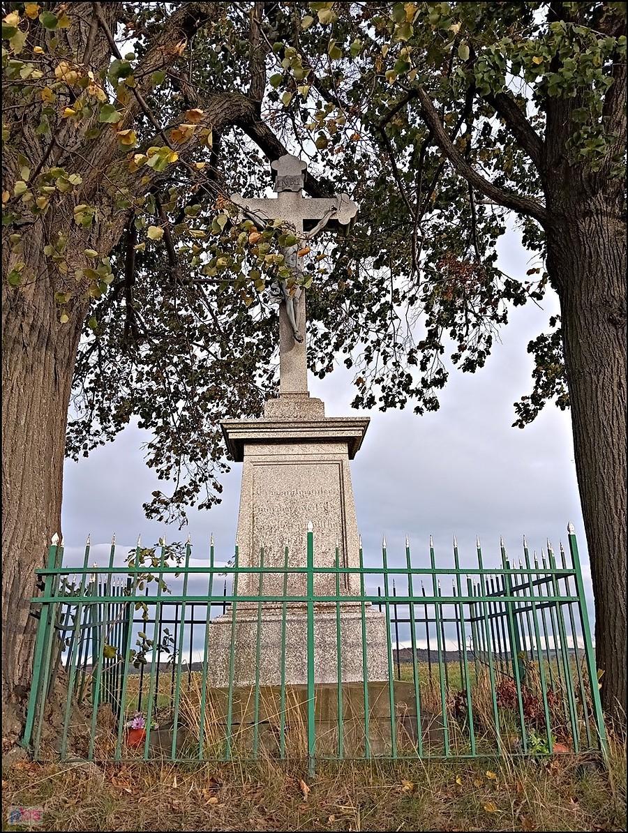 Krzyż przydrożny