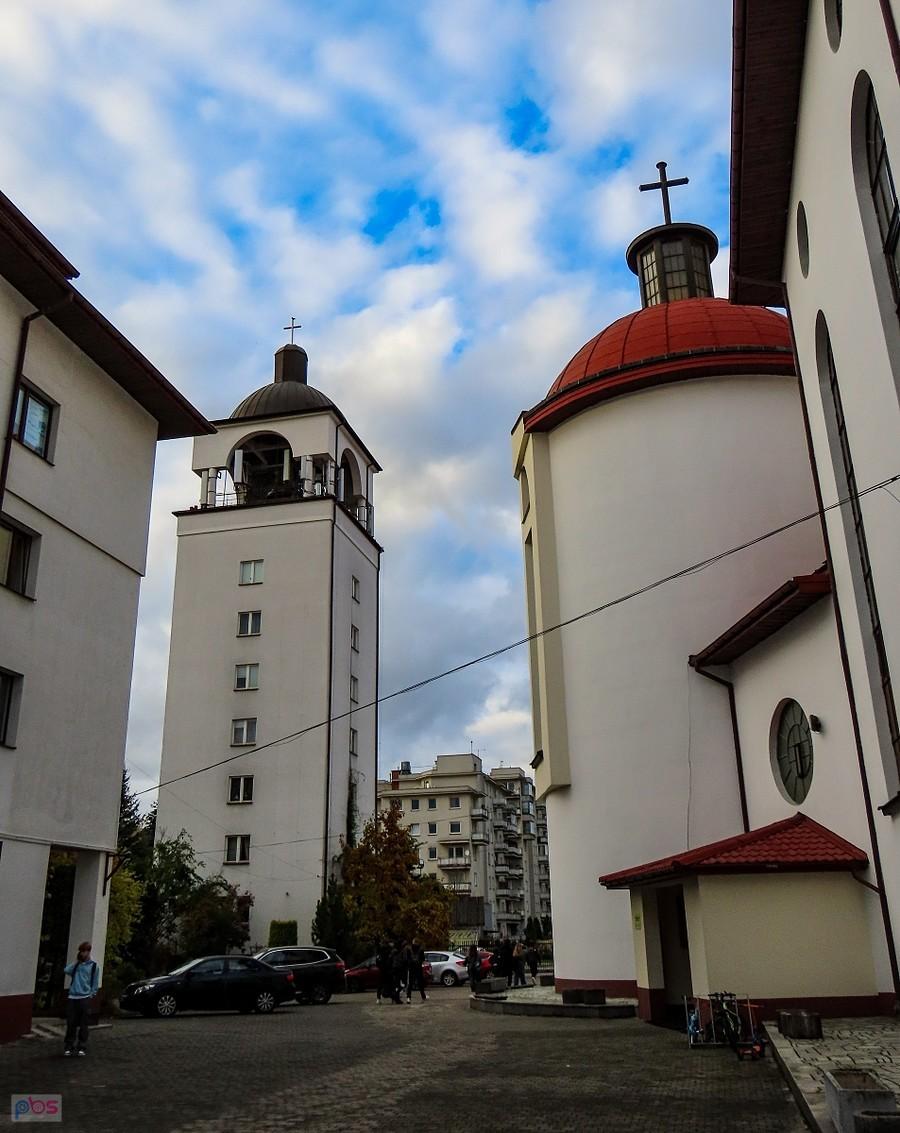 Przy kościele natolińskim św. Władysława z Gielniowa