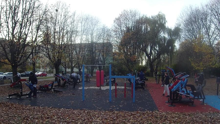 Profesjonalne wyposażenie przyciąga ćwiczących