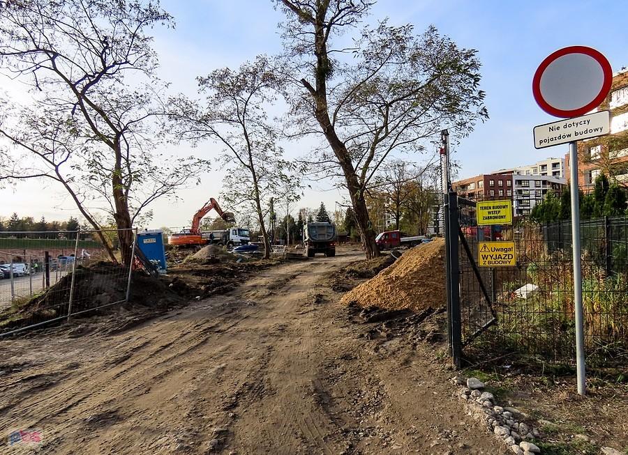 Nowy bloczek, supermarket, a może basen ?