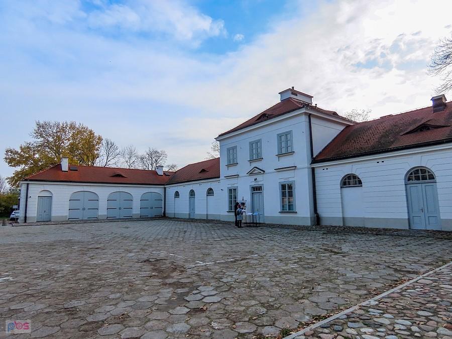 Odnowione Stajnie Kubickiego z zabytkową trylinką