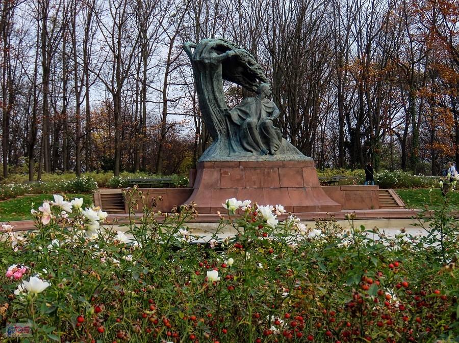 To kopia pomnika Chopina - oryginał został pocięty przez Niemców na złom