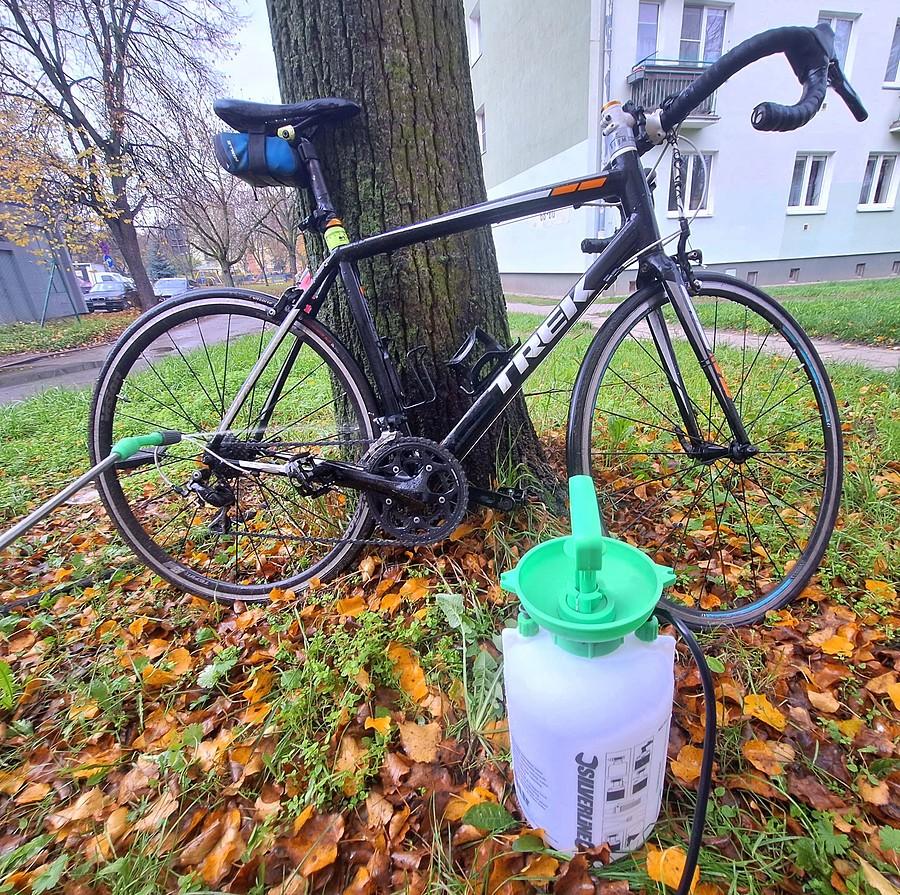 Pierwszy test opryskiwacza ogrodowego w roli myjki