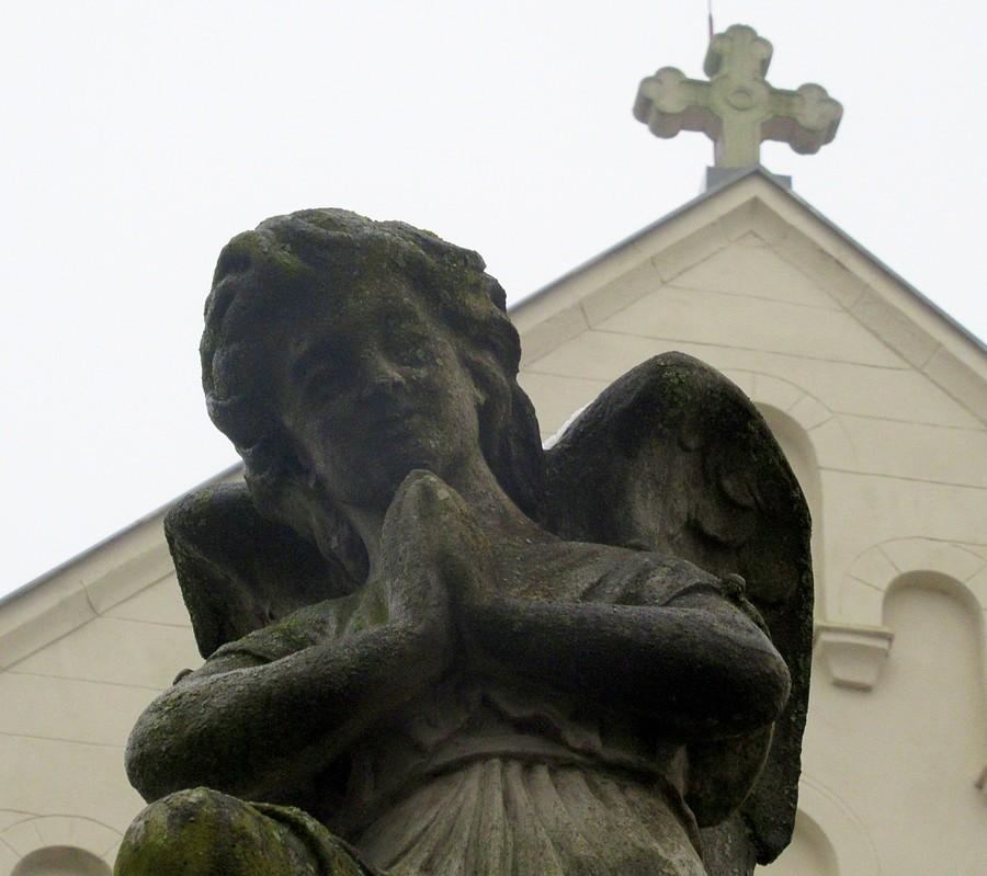 Mroczny aniołek