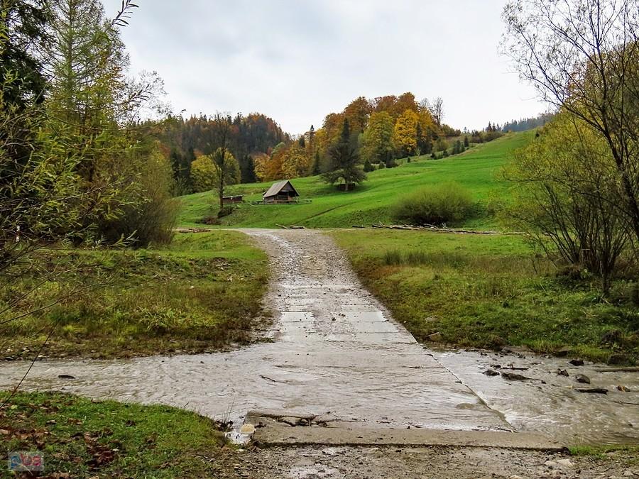 Rozległa dolina w górnej części rezerwatu Białej Wody